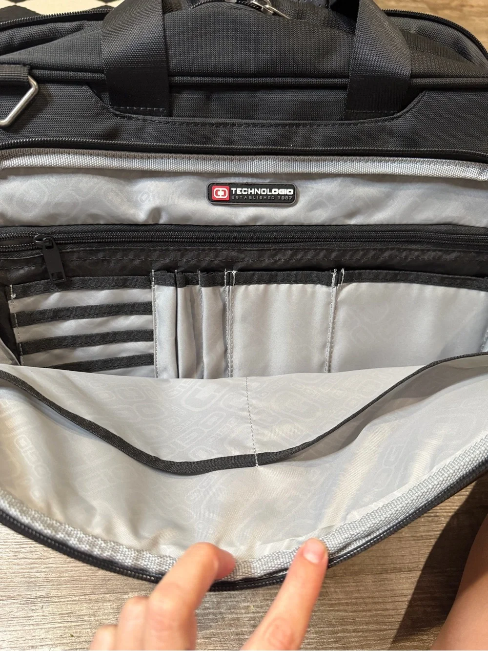 NWT OGIO ELEMENT MESSENGER BAG LOS ANGELES ANGELS OF ANAHEIM MLB